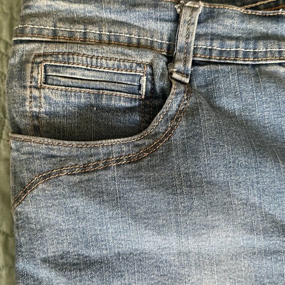 Jean Short The Perfect Fit by Gloria Vanderbilt Front and Rear Pockets Embellish - Picture 3 of 5